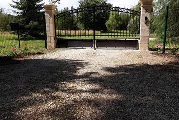 تختخواب و صبحانه Domaine La Jam
