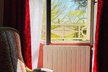 تختخواب و صبحانه Domaine La Jam