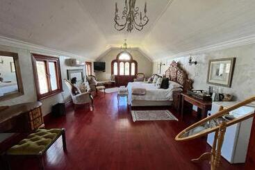 تختخواب و صبحانه Fountain Villa