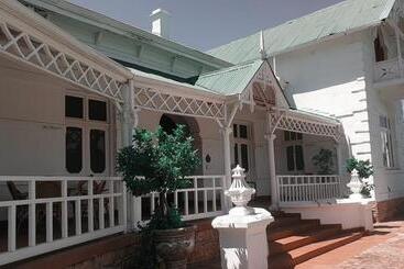 تختخواب و صبحانه Fountain Villa