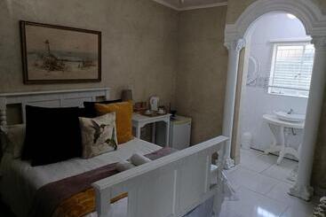تختخواب و صبحانه Fountain Villa