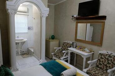 تختخواب و صبحانه Fountain Villa