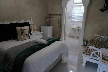 تختخواب و صبحانه Fountain Villa