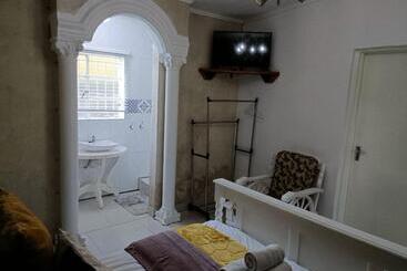 تختخواب و صبحانه Fountain Villa