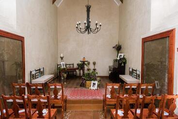 تختخواب و صبحانه Fountain Villa