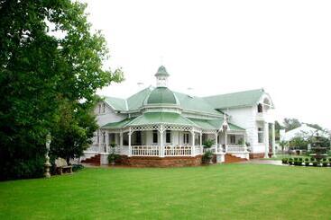 تختخواب و صبحانه Fountain Villa