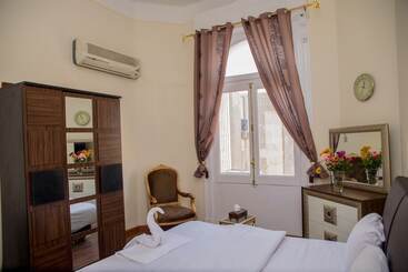 تختخواب و صبحانه Grand Talat Harb Plaza