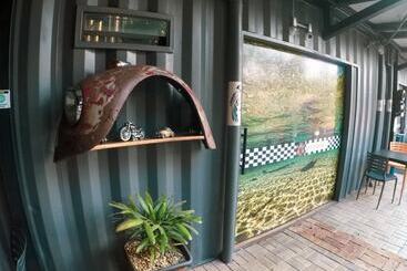 Bonito Motobox   Hotel Container