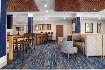 هتل Holiday Inn Express   Wells Ogunquit Kennebunk, An Ihg
