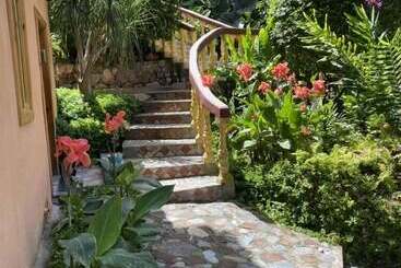 هتل Jenna S River Bed & Breakfast