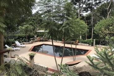 هتل Jenna S River Bed & Breakfast