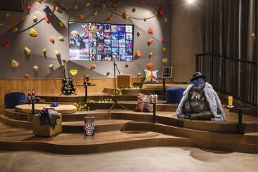 هتل Moxy Dresden Neustadt