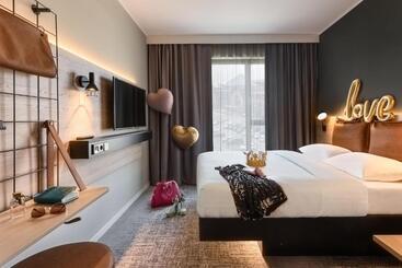 هتل Moxy Dresden Neustadt