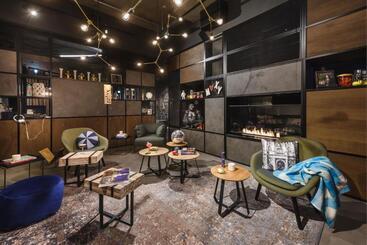 هتل Moxy Dresden Neustadt