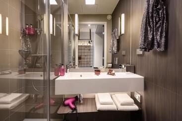 هتل Moxy Dresden Neustadt