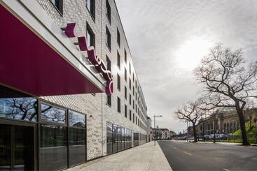 هتل Moxy Dresden Neustadt