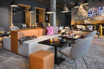 هتل Moxy Dresden Neustadt