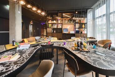 هتل Moxy Dresden Neustadt