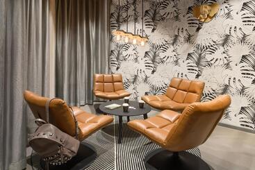 هتل Moxy Dresden Neustadt