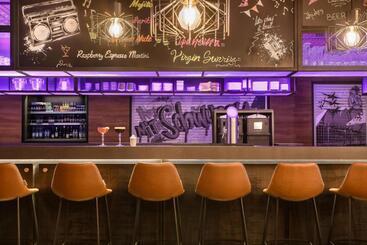 هتل Moxy Dresden Neustadt