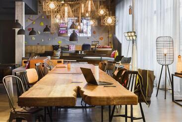 هتل Moxy Dresden Neustadt
