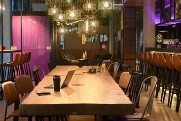 هتل Moxy Dresden Neustadt