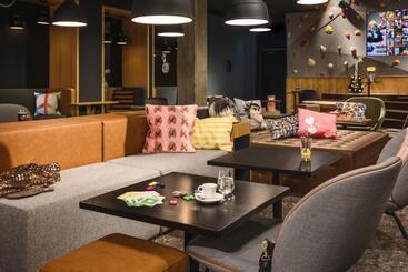 هتل Moxy Dresden Neustadt