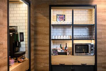 هتل Moxy Dresden Neustadt