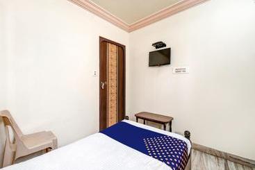 هتل Spot On 75636 Omkar Lodge