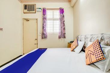 هتل Spot On 75636 Omkar Lodge