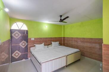 هتل Spot On Dream Residency