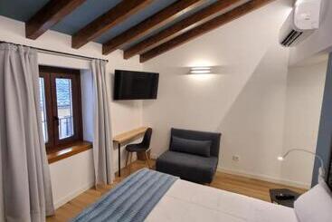پانسیون Hostal La Rúa