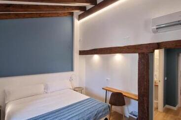 پانسیون Hostal La Rúa