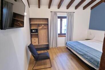 پانسیون Hostal La Rúa