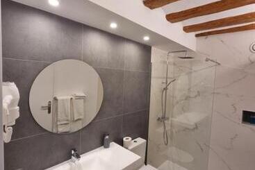 پانسیون Hostal La Rúa
