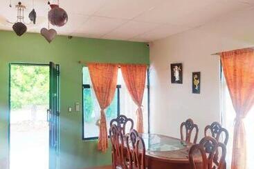 پانسیون Hostal Los Flamencos
