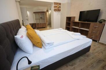 تختخواب و صبحانه Palace Megdan