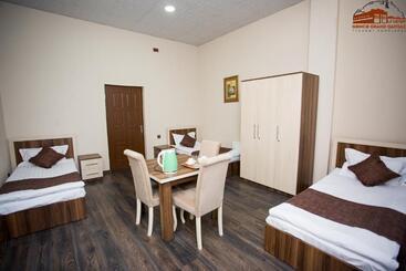 هتل Grand Qafqaz Hostel