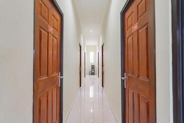 هتل Reddoorz Near Arka Sepinggan Airport Balikpapan