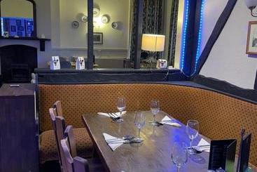 هتل The Stokesay Inn & B&b