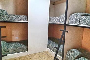 هتل Willy Hostel