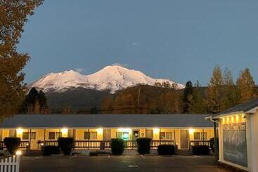 Общежитие Cold Creek Inn