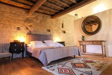 تختخواب و صبحانه La Maison D'aimé