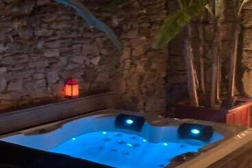 تختخواب و صبحانه La Maison D'aimé