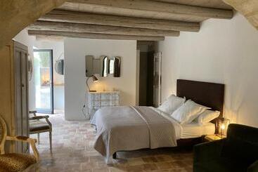 تختخواب و صبحانه La Maison D'aimé