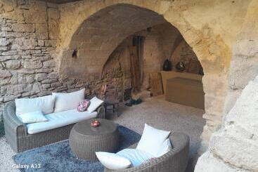 تختخواب و صبحانه La Maison D'aimé