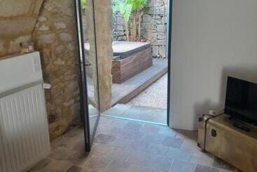تختخواب و صبحانه La Maison D'aimé