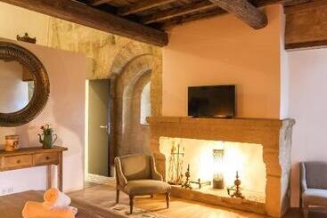 تختخواب و صبحانه La Maison D'aimé