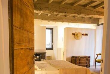 تختخواب و صبحانه La Maison D'aimé