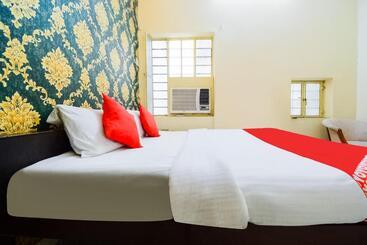 Collection O Hotel Rajwada Palace